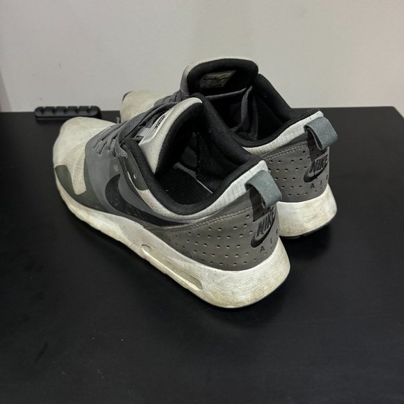 Men Nike  Air Max Tavas Black Gray Size US 10.5 - Picture 4 of 5